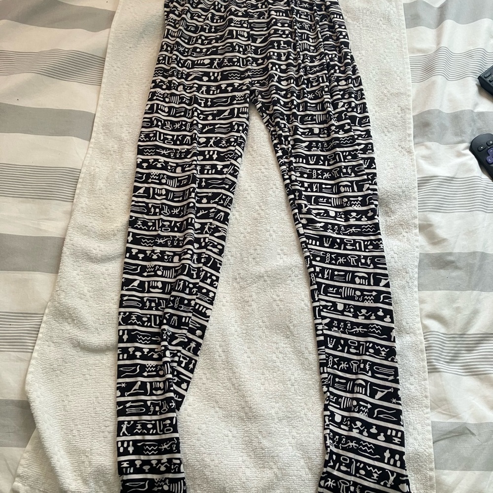 Black and White Patterned Leggings